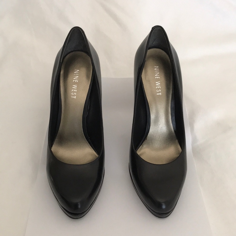 Nine West Black Leather Pump